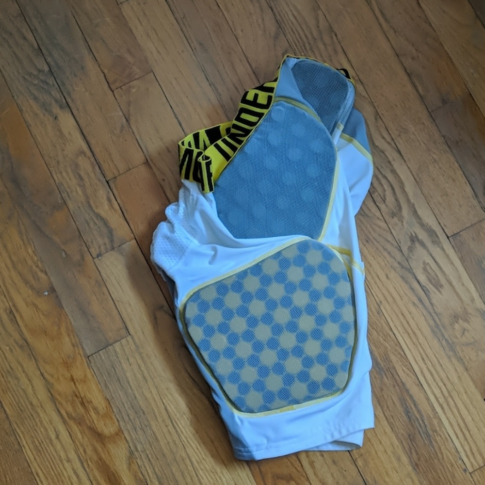 Compression shorts with padding - Picture 2 of 4